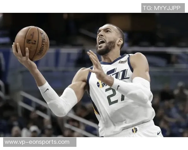 兰德尔表现失常13投仅中2球仅得10分助攻4次抢断3次引发球迷热议