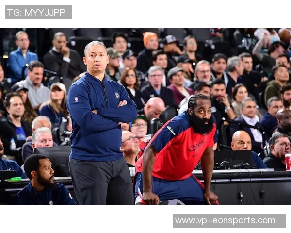 明天对阵雷霆泰伦卢谈小卡和比尔出战情况尚不明朗